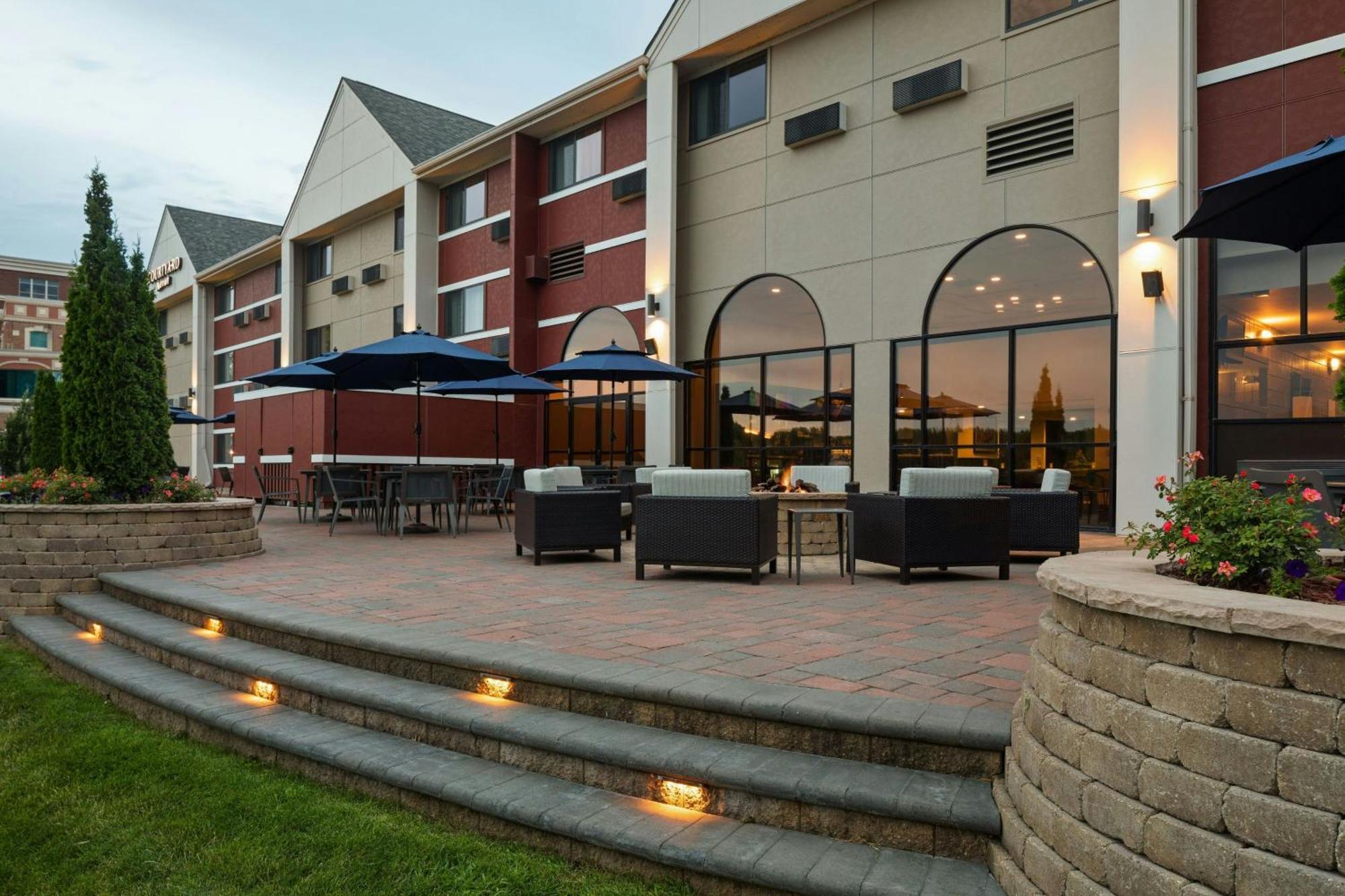 Courtyard La Crosse Downtown/Mississippi Riverfront Екстер'єр фото