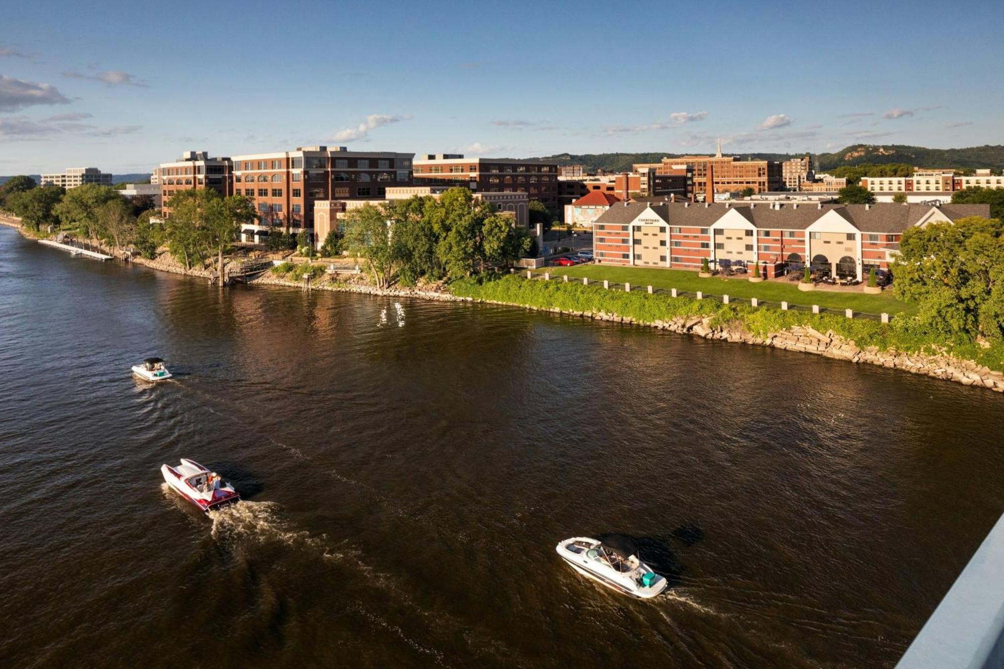Courtyard La Crosse Downtown/Mississippi Riverfront Екстер'єр фото